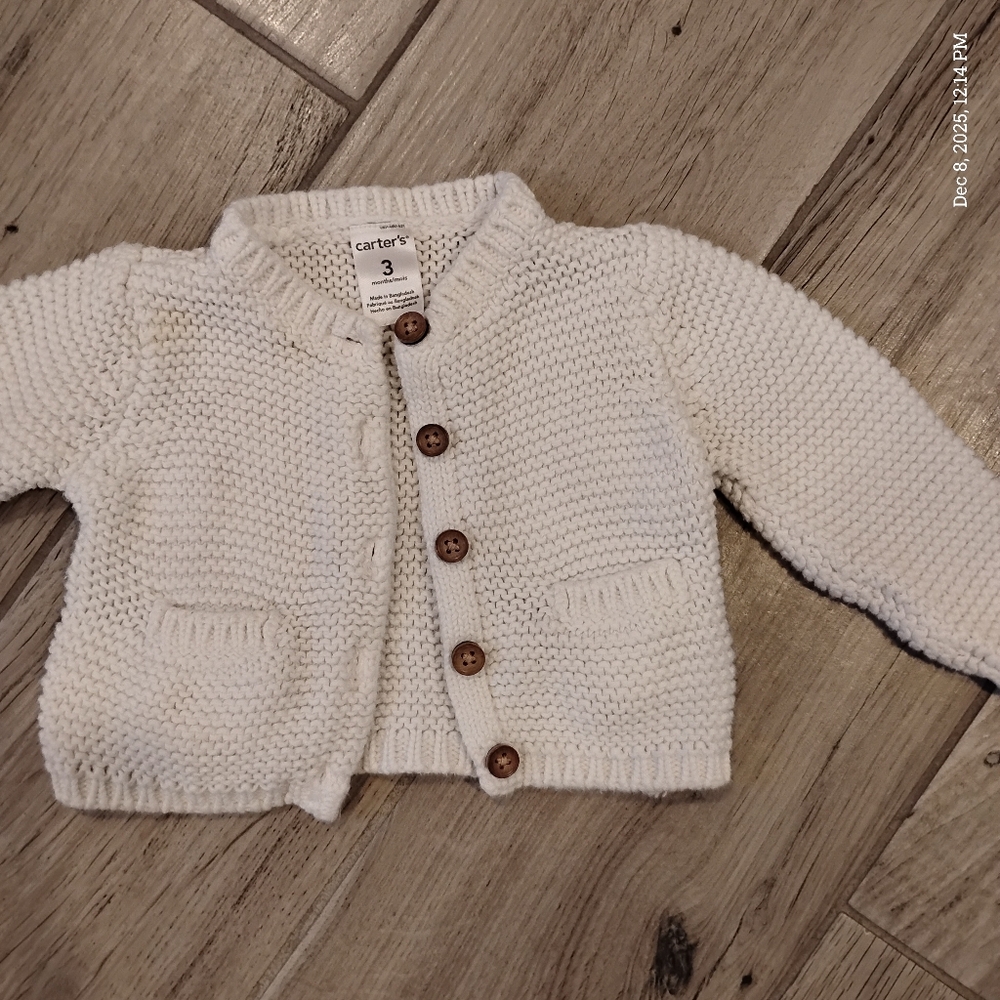 Cozy White Knit Cardigan with Wooden Buttons